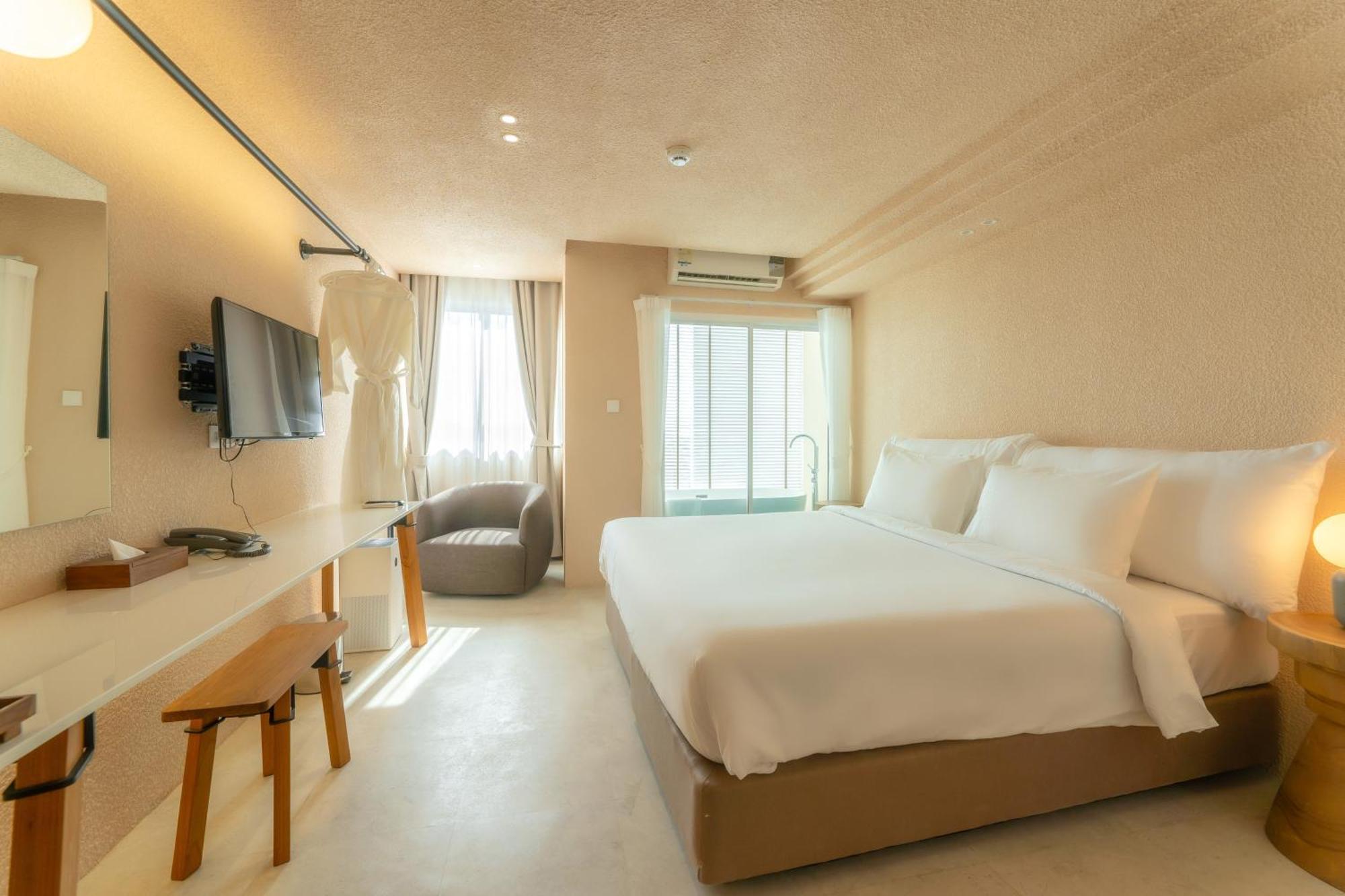 Mai Hotel チエンマイ エクステリア 写真