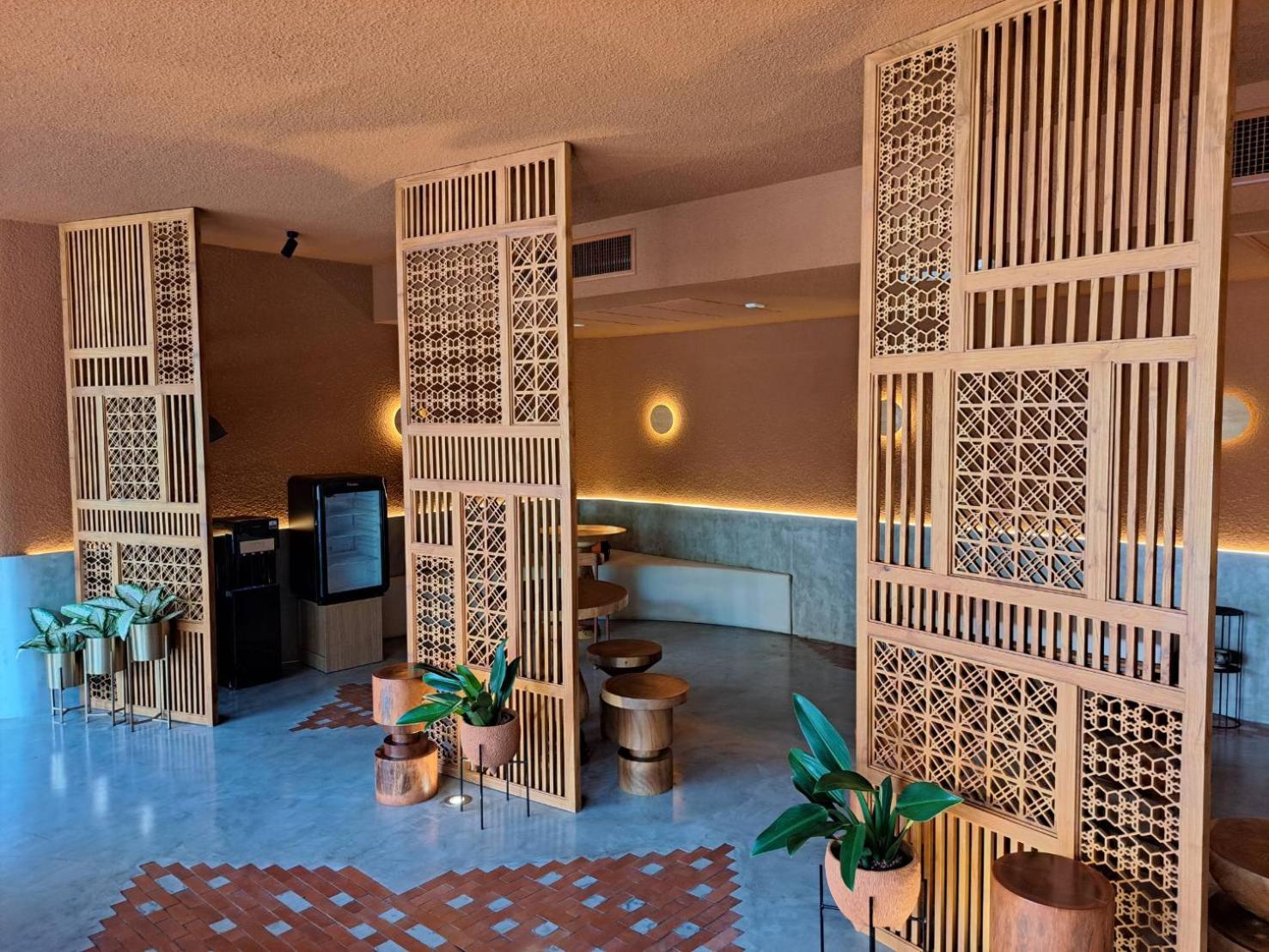 Mai Hotel チエンマイ エクステリア 写真